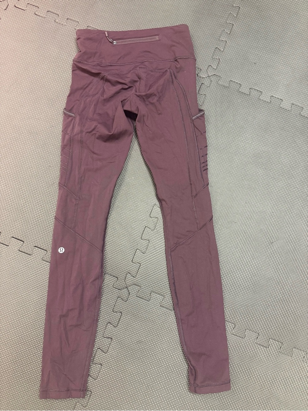 Lululemon Performance Leggings size 4 burgundy color